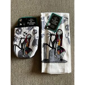 Disney Nightmare Before Christmas towel and oven mitten set